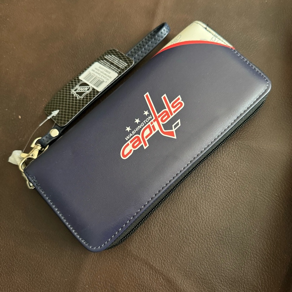 NHL Capitals Navy Blue Wristlet- NWT